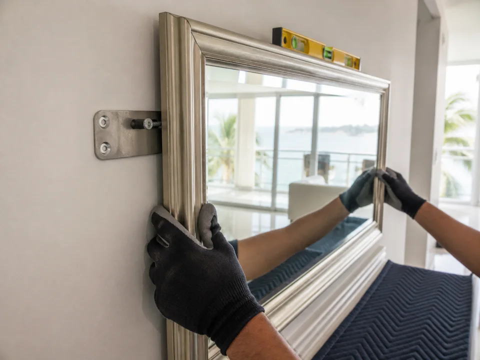 Picture/mirror hanging